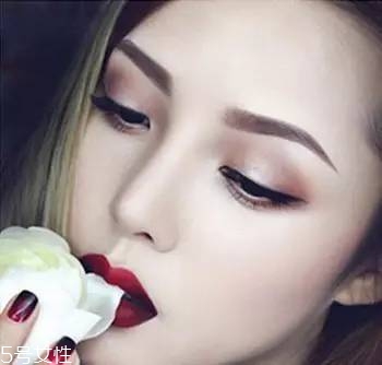 2018秋冬酒紅色眼妝怎么畫？神秘又有女人味的妝容