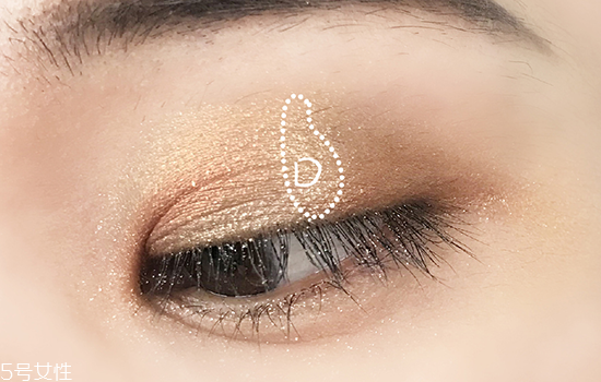 粉棕色眼妝怎么畫(huà)？蜜桃?jiàn)y畫(huà)法