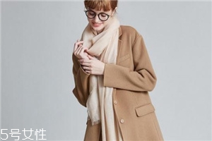大衣上有膠印怎么去除？這樣做膠漬統(tǒng)統(tǒng)都不見