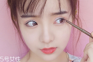 眼線膠筆和眼線液筆哪個(gè)好？看看兩者區(qū)別