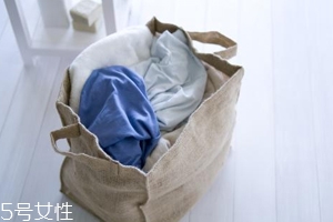 內(nèi)褲和襪子一起洗會有哪些危害？分情況對待
