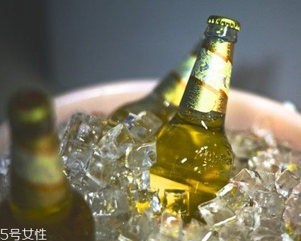 喝啤酒會豐胸嗎？不建議喝啤酒來豐胸