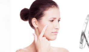 粉底液為什么溶妝？出油稀釋妝容