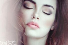 粉底液為什么溶妝？出油稀釋妝容