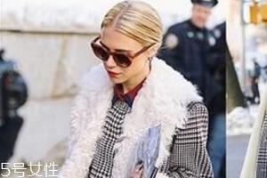 怎么挑選格子大衣？穿對(duì)了氣質(zhì)女就是你