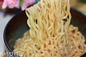 農(nóng)心辛拉面真的健康嗎？看看它非油炸的真面目