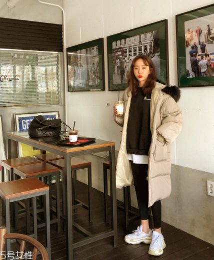 卡其色棉服怎么搭配？盡顯冬日氣質(zhì)范兒