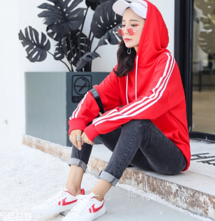 紅色衛(wèi)衣適合什么人穿？紅紅火火過新年