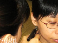 打耳洞必須注意哪些事？耳垂小不要打