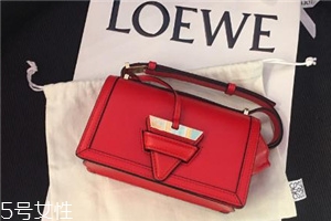 loewe包包一般多少錢？集奢華和實(shí)用于一身