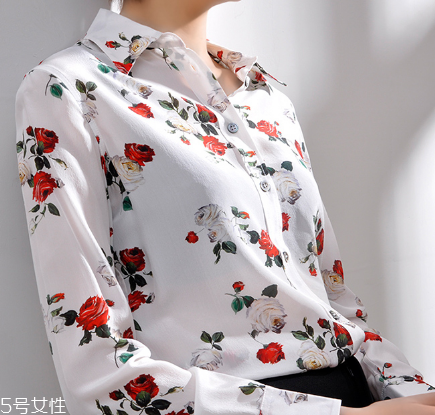 怎么穿衣服有女人味？跟著她學(xué)就對了