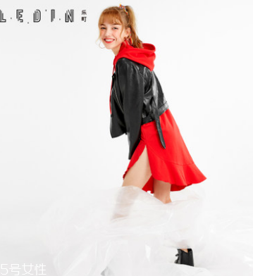 朋克風(fēng)女生穿衣 朋克和冬日更搭！