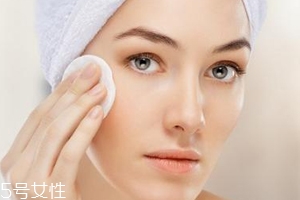 涂粉底液如何避免假面？少量多次慢慢調(diào)整