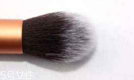 腮紅為什么引起過敏？腮紅刷該洗了