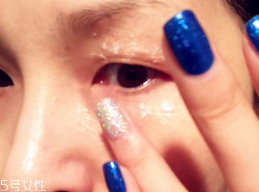 CPB晶致眼霜油不油？水油科學(xué)配比