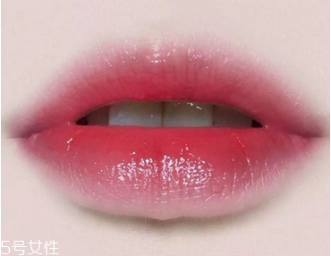 ysl唇釉怎么涂不掉色？唇部保養(yǎng)很重要