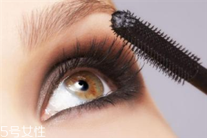 睫毛膏暈妝是什么原因？化妝手法很重要
