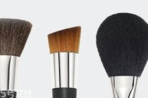 粉底刷可以用吹風機吹干嗎？會炸毛