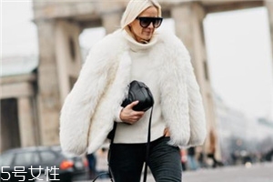 白色皮草怎么搭配？專屬于冬季的圣潔女神范兒