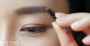 新買的眉粉刷有騷味是怎么回事？羊毛質(zhì)地正?，F(xiàn)象