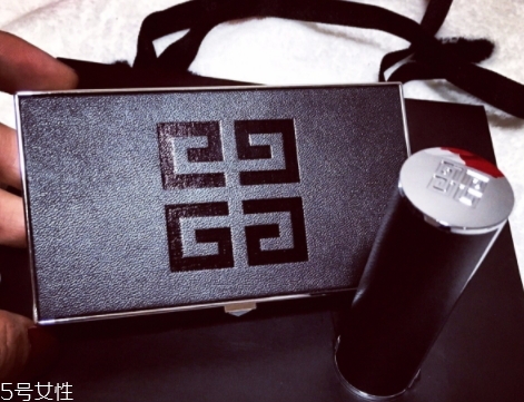 紀梵希粉餅哪款好？小羊皮四宮格啞光粉餅你站哪一款