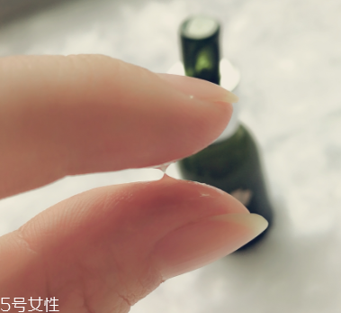 LA MER修護精華露孕媽能用嗎？適合產后去皺