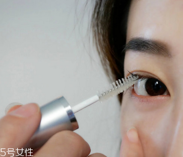 睫毛增長(zhǎng)液可以用于眉毛嗎？睫毛增長(zhǎng)液還可以涂頭發(fā)