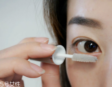 睫毛增長(zhǎng)液可以用于眉毛嗎？睫毛增長(zhǎng)液還可以涂頭發(fā)
