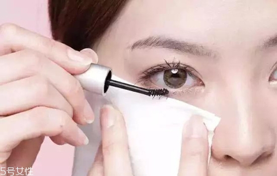 睫毛膏暈妝是什么原因？化妝手法很重要