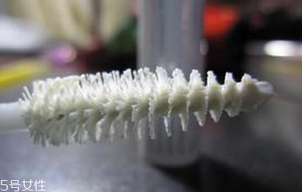 睫毛增長液哪個(gè)牌子效果好？增長眼睫毛的有效方法