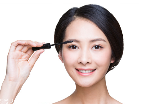 怎么正確使用睫毛夾？這樣刷睫毛眼睛大一倍