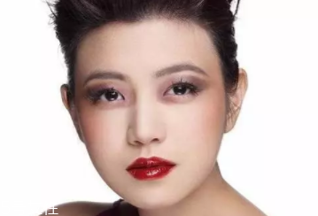 鵝蛋臉適合什么妝容？不適合濃妝