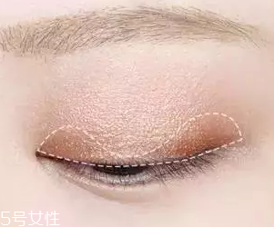 皮膚黑怎么選粉底？至少用兩種色號(hào)