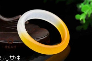 黃龍玉手鐲多少錢？這個種類的價值最貴