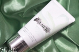 海藍之謎潔面泡沫和潔膚乳有什么區(qū)別？適合不同膚質(zhì)