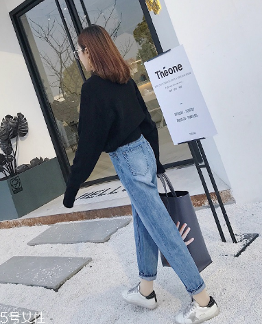 寬松牛仔褲配什么上衣？帶給你不一樣的美感