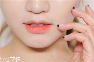 唇紋怎么去除？淡化唇紋的唇膏推薦