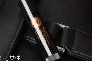 唇膏可以祛痘嗎？小心致痘風(fēng)險