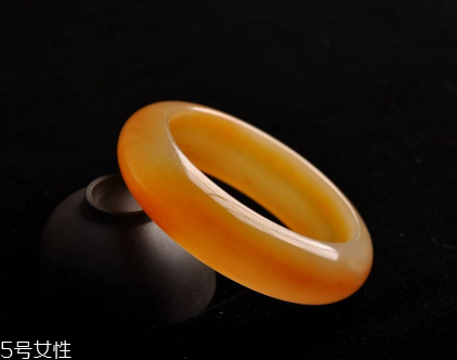 黃龍玉手鐲戴哪只手？手鐲佩戴要當(dāng)心