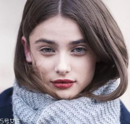 圍巾上的標(biāo)簽要不要剪？做對(duì)的人好少