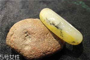 黃龍玉手鐲戴哪只手？手鐲佩戴要當(dāng)心