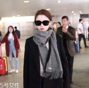 圍巾上的標(biāo)簽要不要剪？做對(duì)的人好少