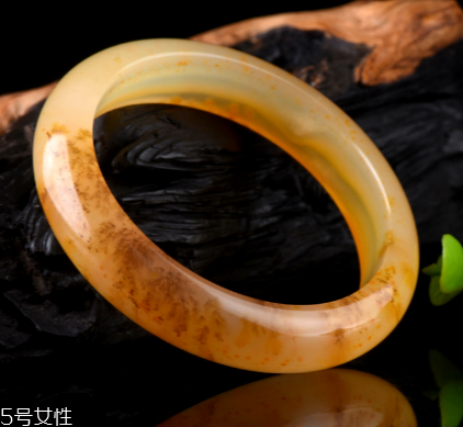 黃龍玉手鐲什么顏色才是最好的？這樣選絕不出錯(cuò)