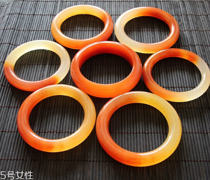 黃龍玉手鐲對身體好嗎？原來戴玉的好處這么多