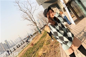 格子針織衫怎么搭配？有一種經(jīng)典叫格紋