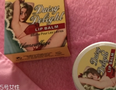 潤唇膏保質期是多久？過期的潤唇膏不建議使用