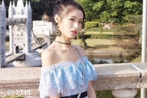 一字肩衣服怎么搭配？時髦精的高端裸露