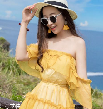 一字肩衣服怎么搭配？時髦精的高端裸露