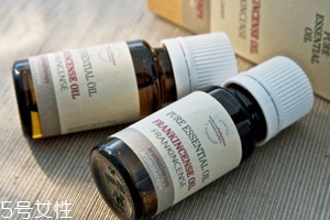 精油和植物油是一回事嗎？精油不是油脂