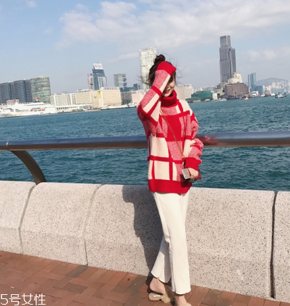 大紅色毛衣配什么顏色好看？色彩搭配很重要